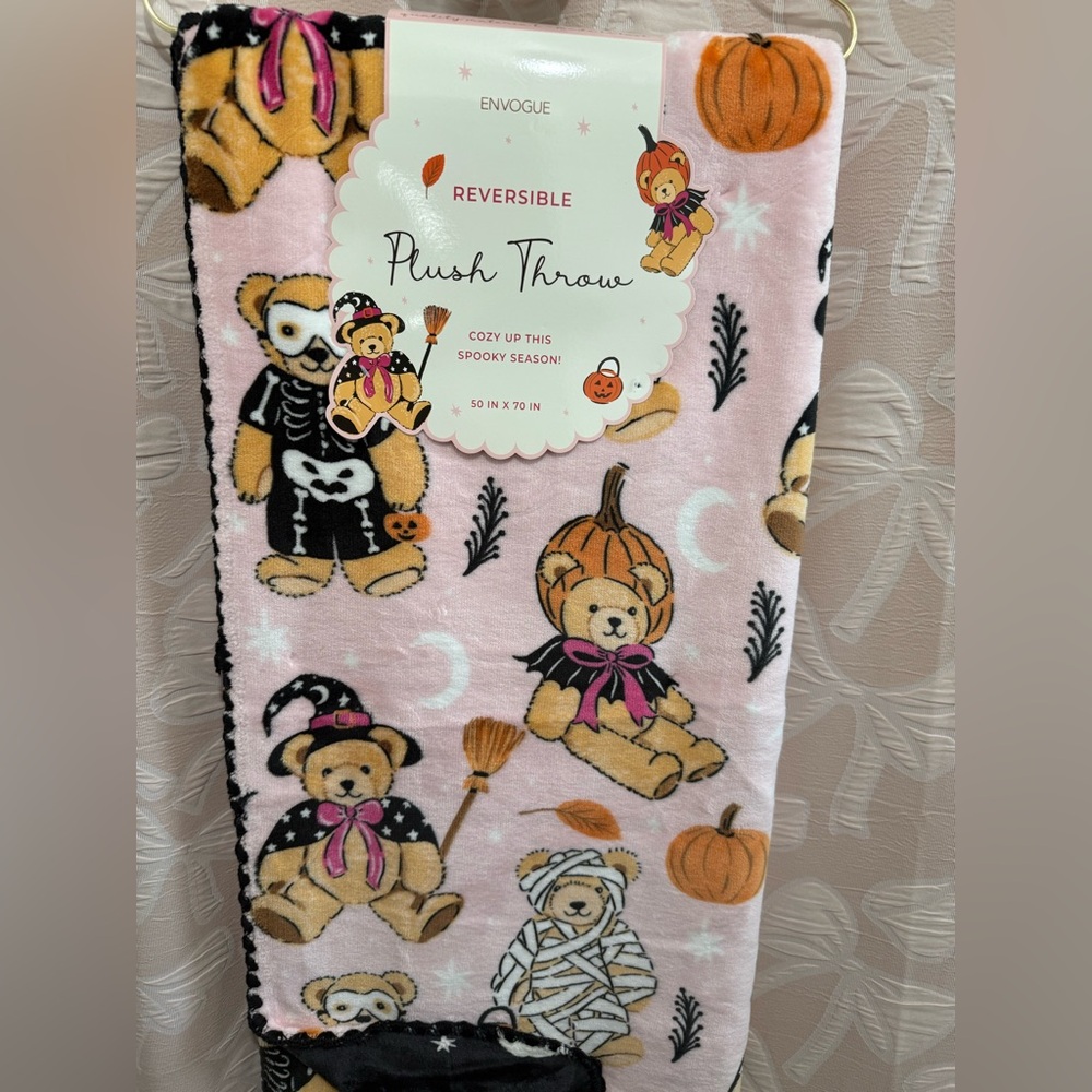 Envogue blanket- Pink with Bear in Halloween costume